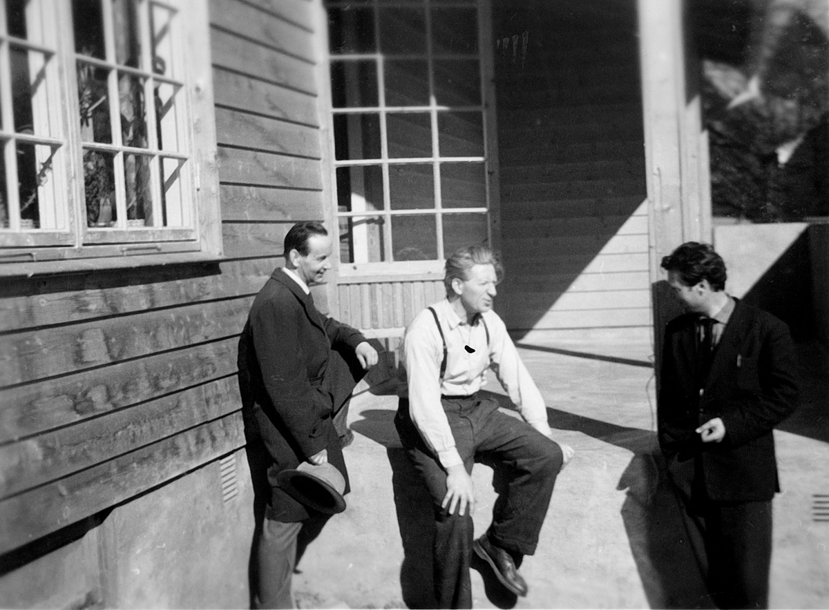 Malerne Gunnar Haukebø og Ingvar Heggsum sammen Reidar og Finn Knutsen.