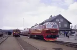 Diesellokomotiv Di 4 651 med ekstratog fra Trondheim på Røro
