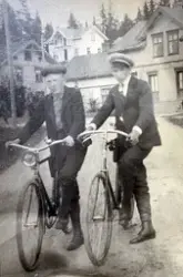 To sykkelister
