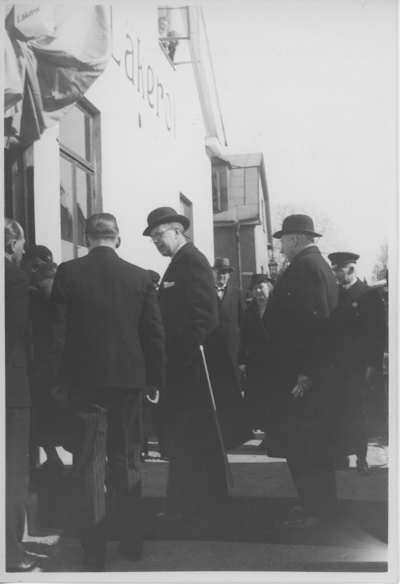Kronprinsen Gustaf Adolf samtalar med Bengt Ahlgren 1935.