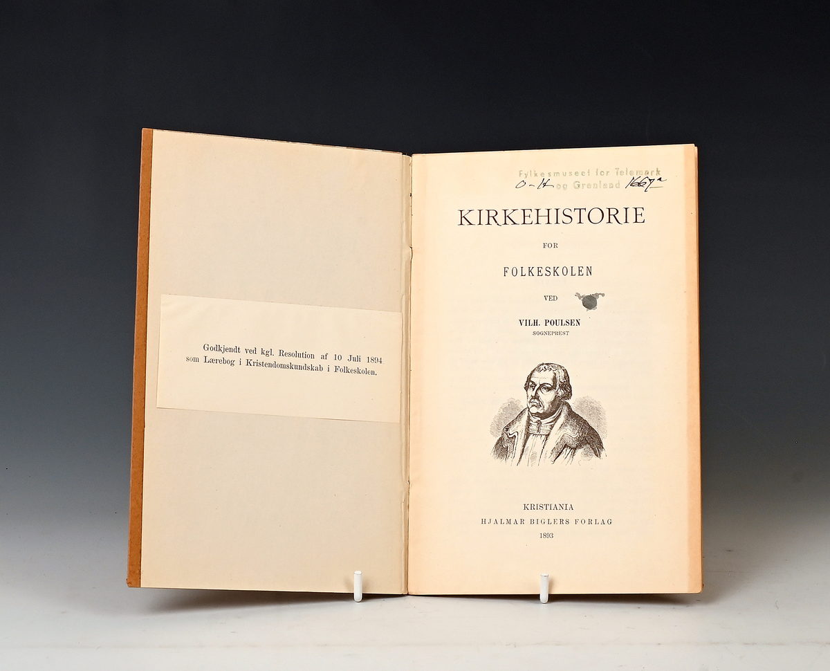 Poulsen, Vilh. Kirkehistorie for folkeskolen. Kr. a. 1893. DO 4de aut. utg. Kr.a. 1907 (innb)