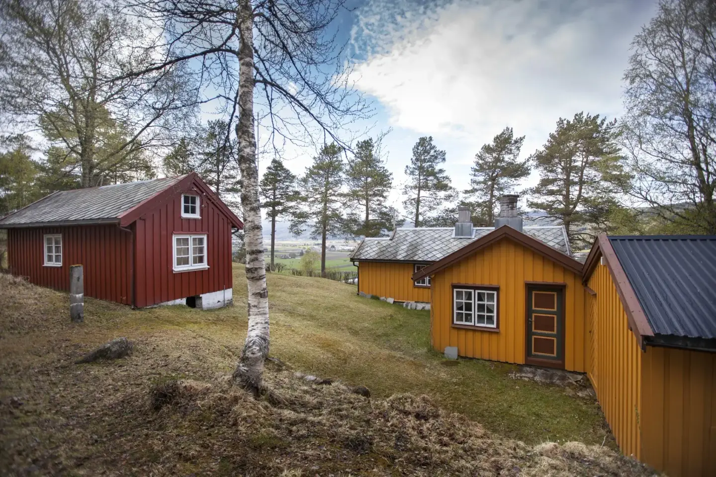 Husa på diktarheimen Kleiva med utsikt over Skei i Surnadal