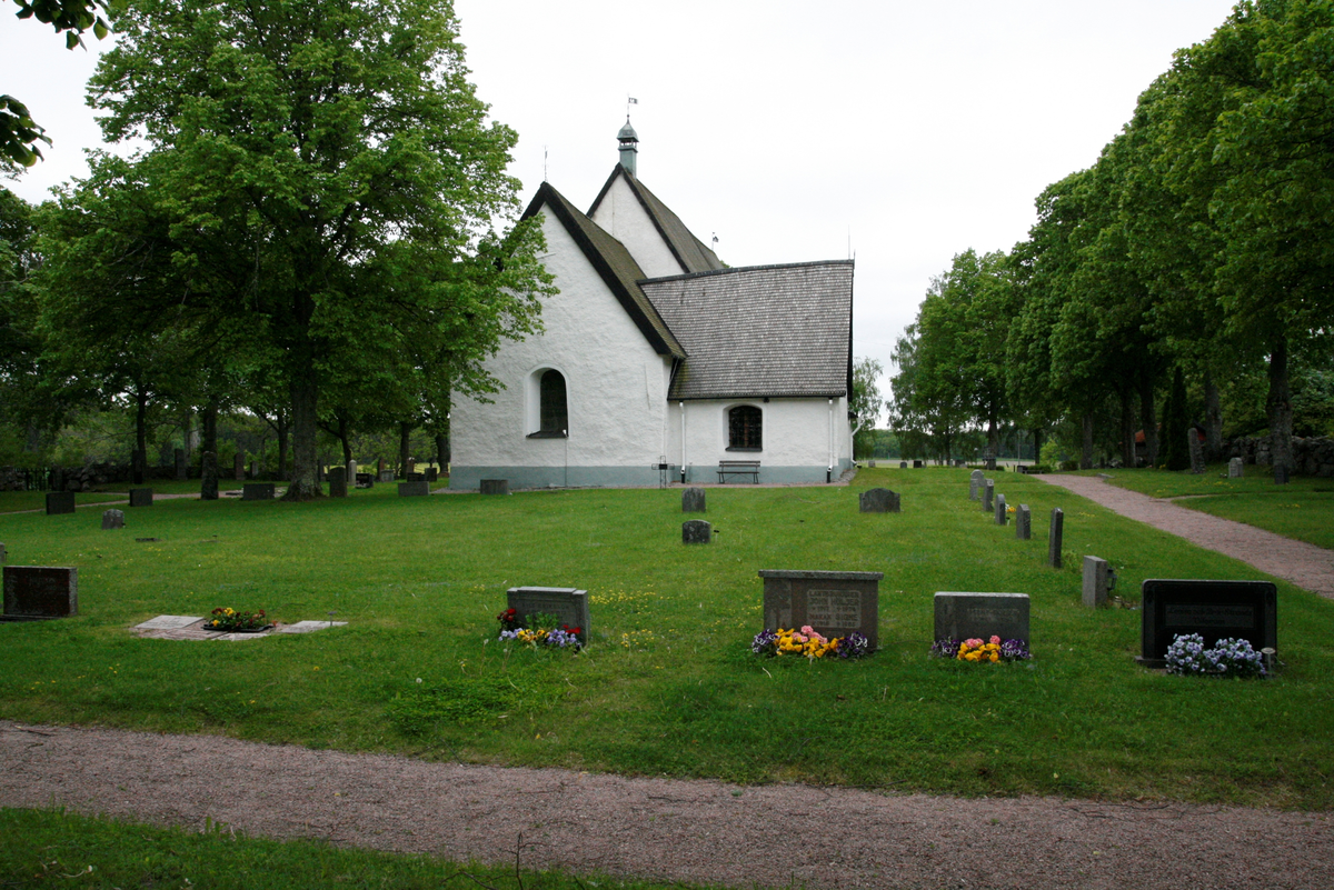 Löts kyrka, Löts socken, Uppland 2013