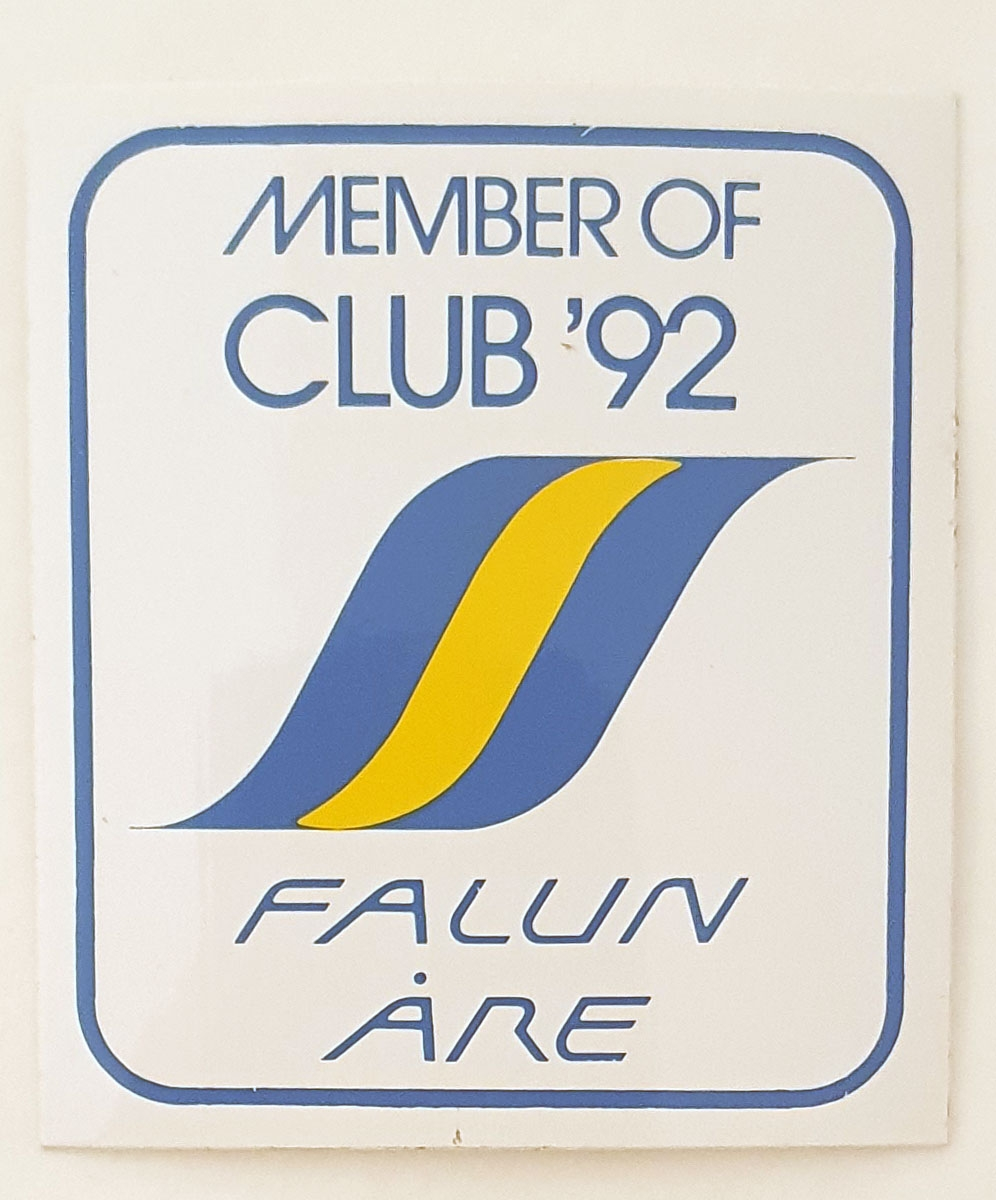 Klistremerke med logo for søkerbyen Falun for Vinter-OL i 1992.