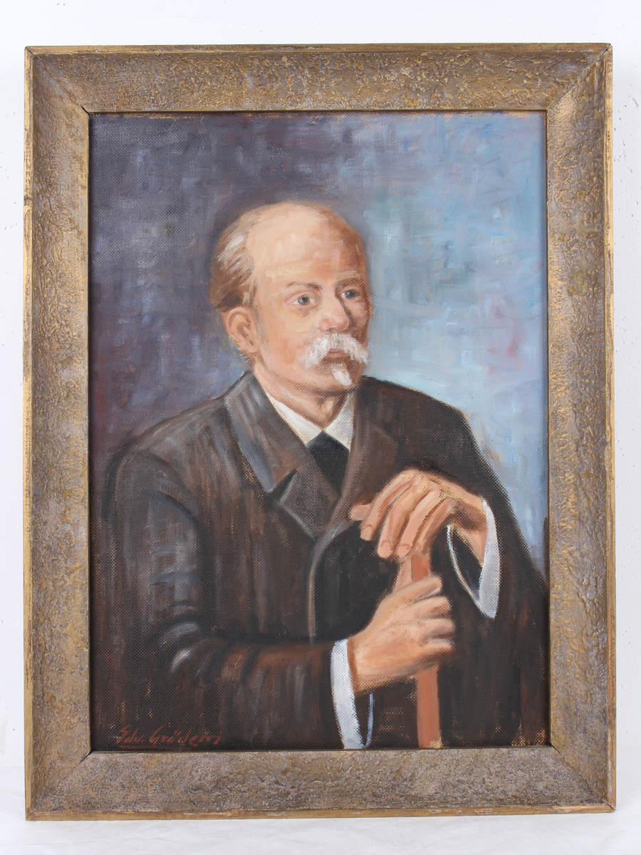 Portrett av Arne Garborg i mørk frakk mot blå bakgrunn.