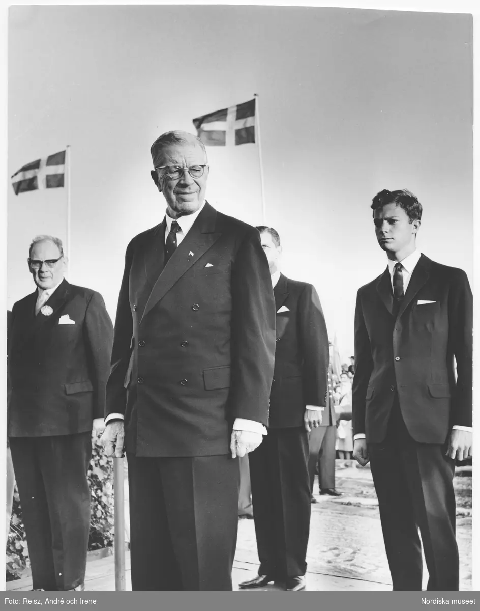 Svenska Flaggans dag på Skansen med Kung Gustav VI Adolf och övriga kungafamiljen.