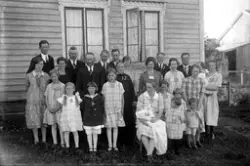 Barnedåp på Lillebostad i 1927..Foreldre til dåpsbarnet er O