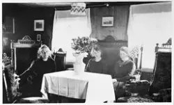 Magda Nergård, Borghild Lunde f. Johansen og Jenny Østvold f