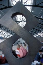 Mot uendelig [Skulptur - Metallarbeid (bronse)]