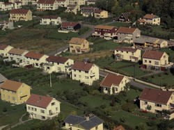 Røahellinga (midt på), svinger mot høyre opp til Nordengveie