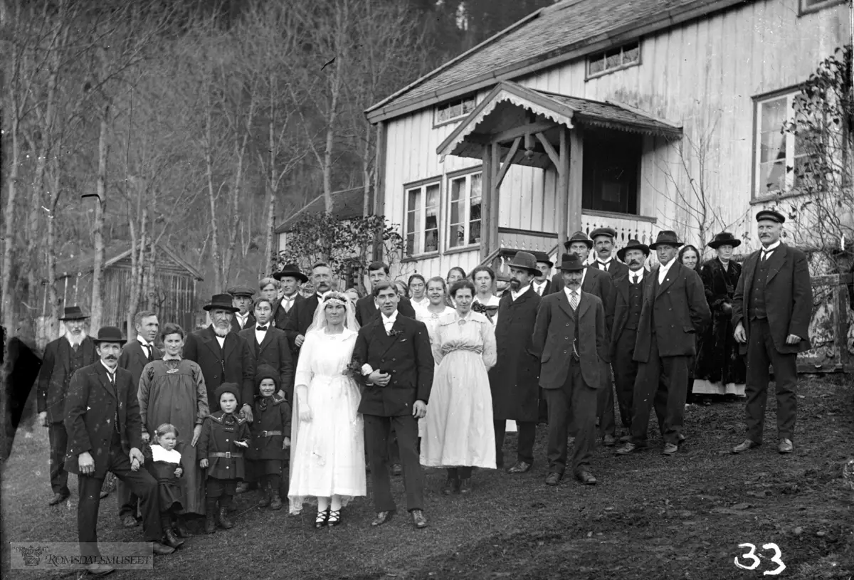 Brudepar er Laura Bolsø og Paul Paulsen Bergsvik f.30.09.1895.