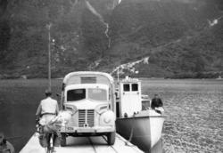 Lastebilen er en Dodge godsvogn med reg nr T-8208 og tilhørt