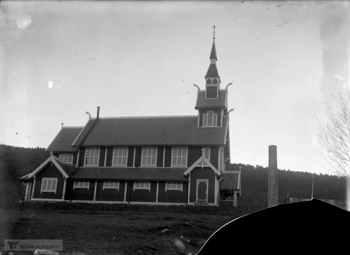 Holm kyrkje (innvigd 1907).