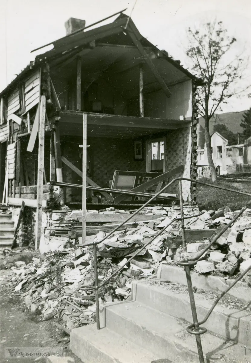 Bombet hus i april 1940, eier Ole Hoel i april 1940..(samme konvolutt AG83f) .(4ser5g)