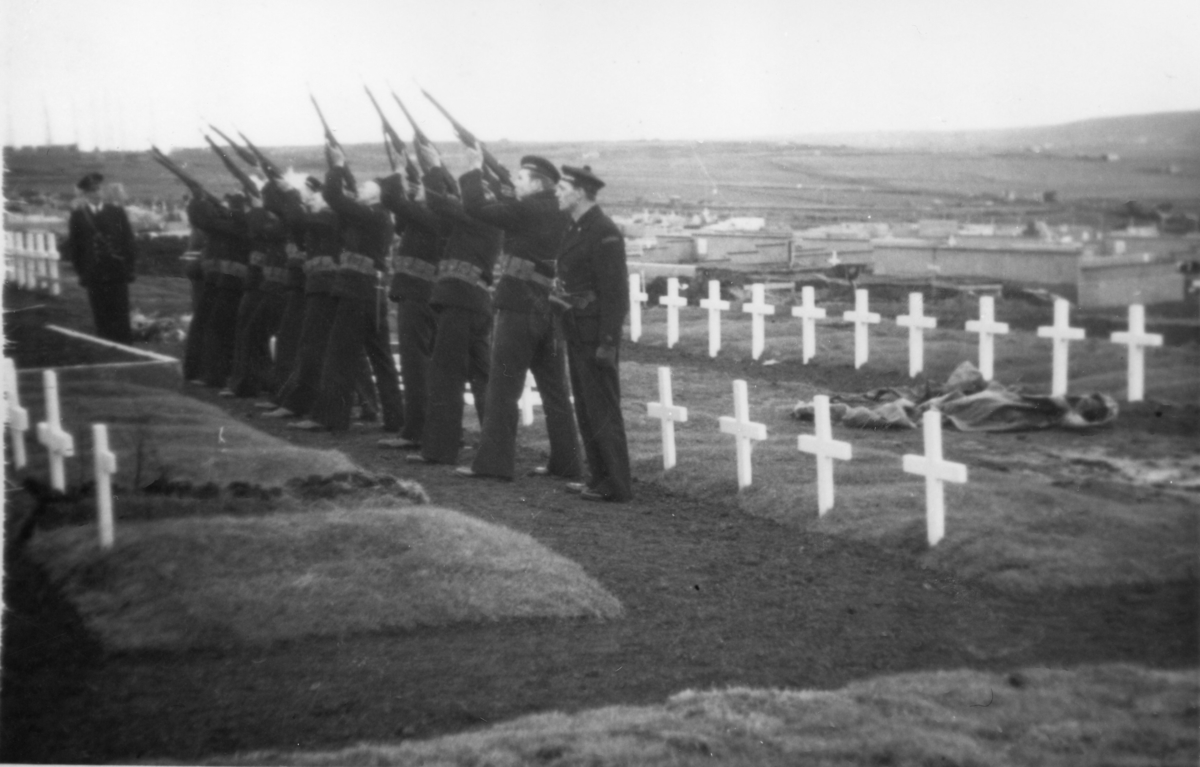 Fra en begravelse ved 330 skvadronens avdeling på Island.