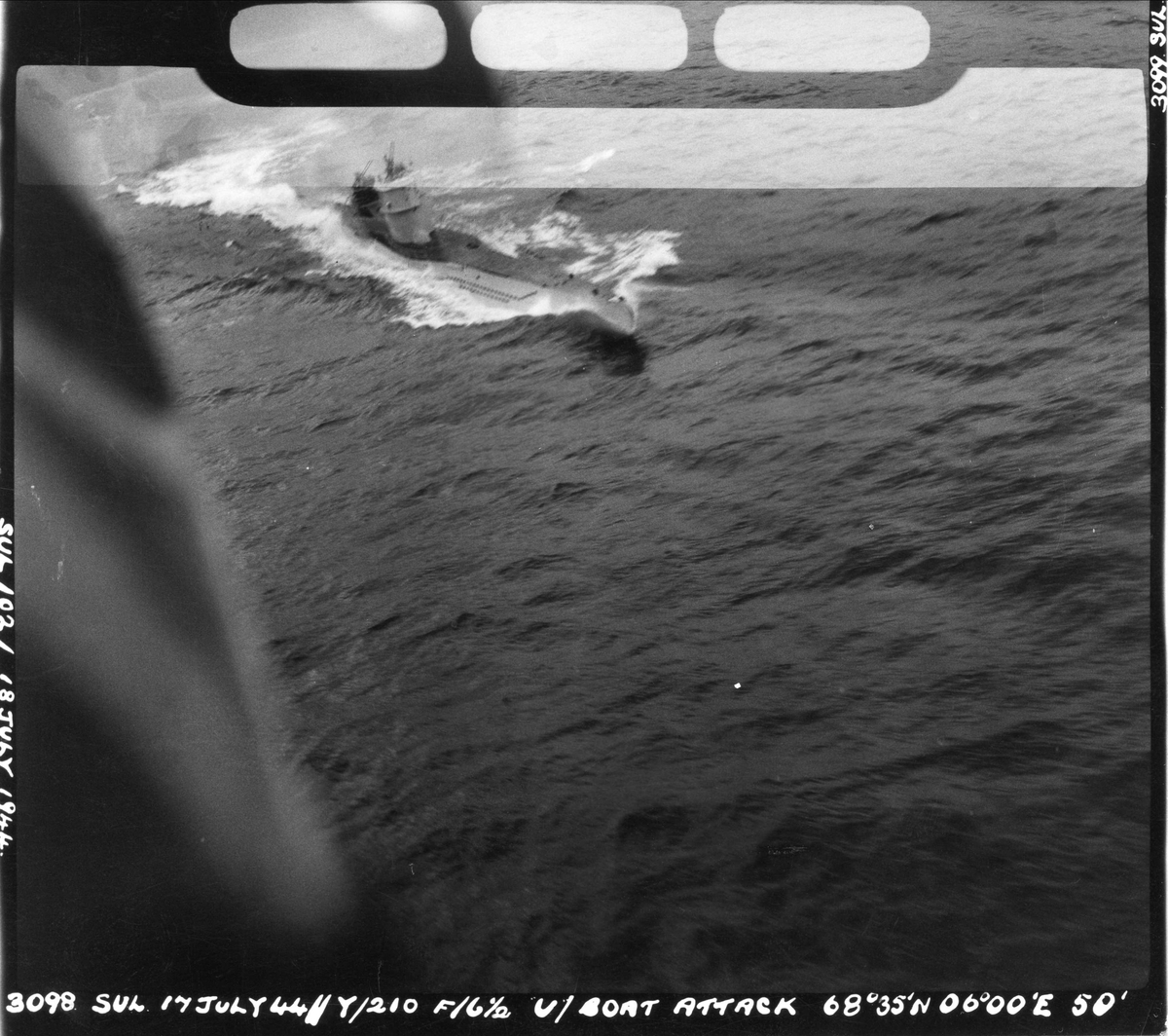 Flyangrep på tysk ubåt, 17. juli 1944.