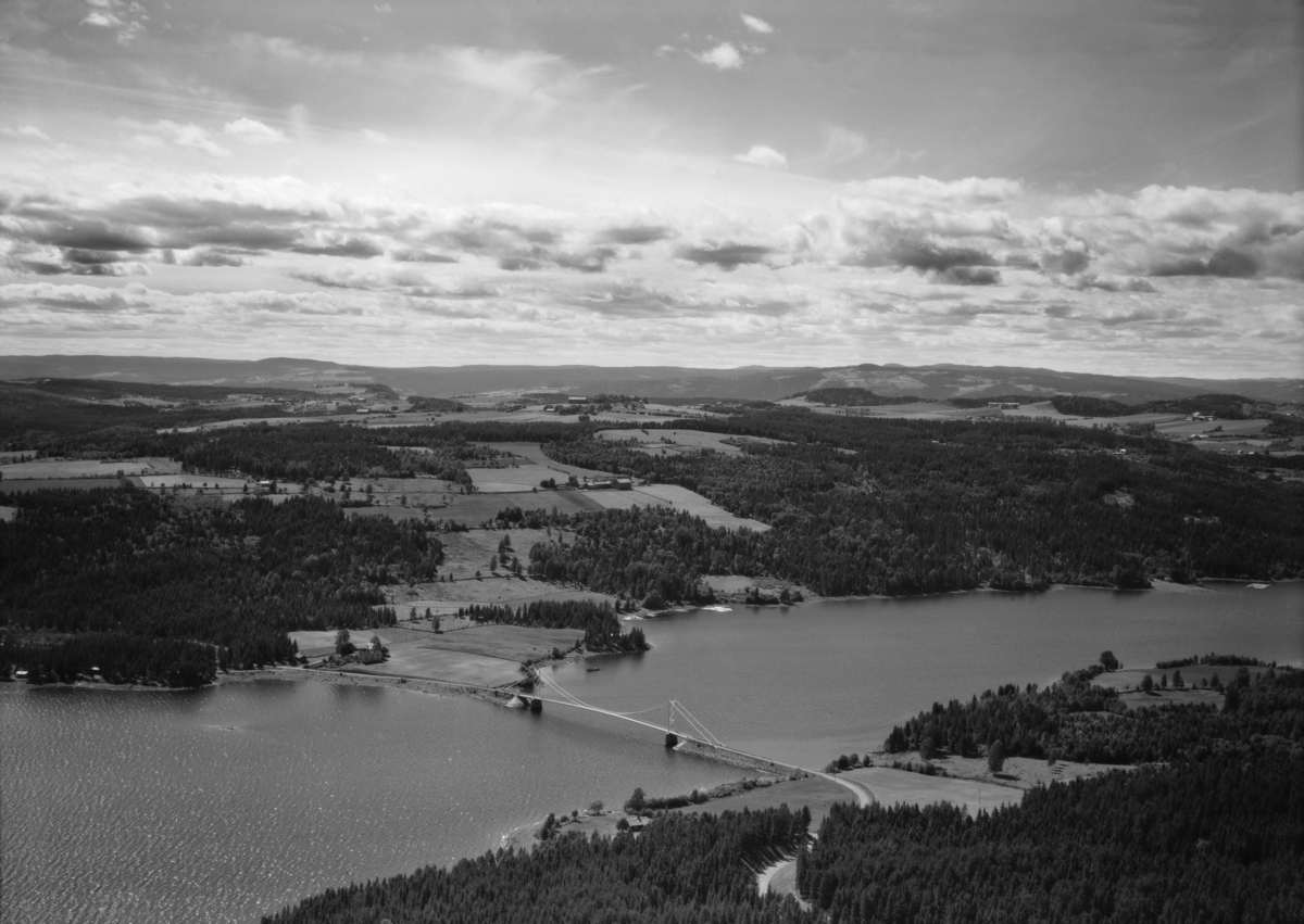 Flyfoto, Framnesbrua, landskap rundt Botsenden, Ringsaker. Mjøsa.