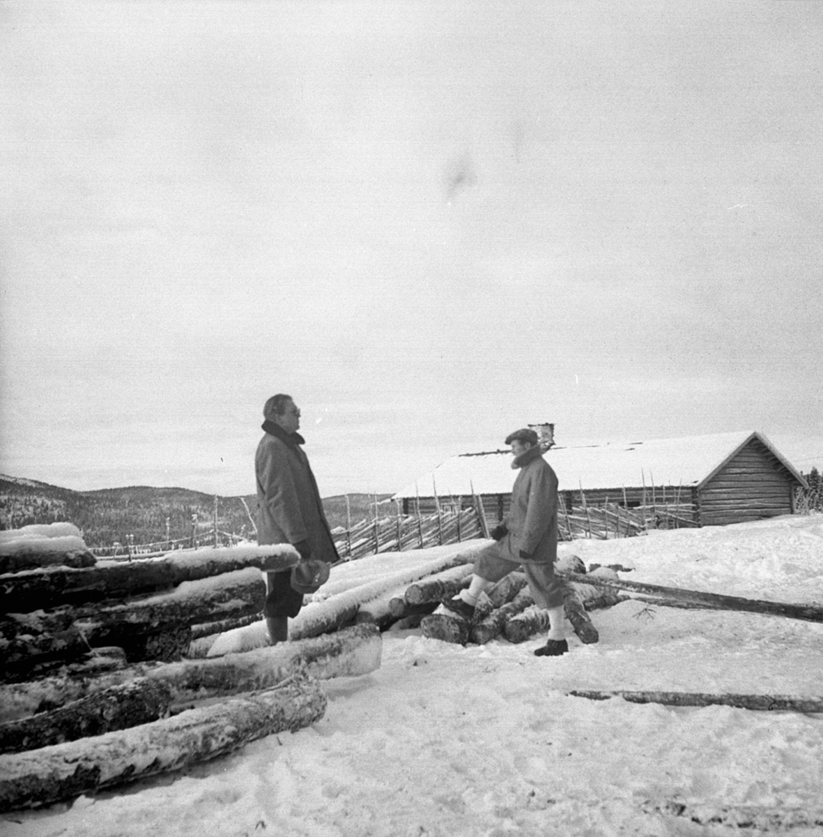Tømmerlunner, 2 arbeidere, vinter, Berger Langmoen A/S, Brumunddal.