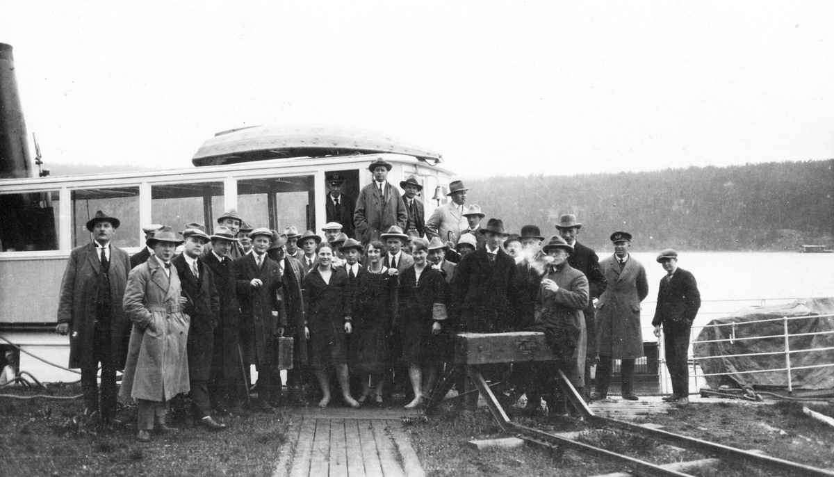 Fra pressens befaring på Urskog-Hølandsbanen og Haldenkanalen 2.6.1927.