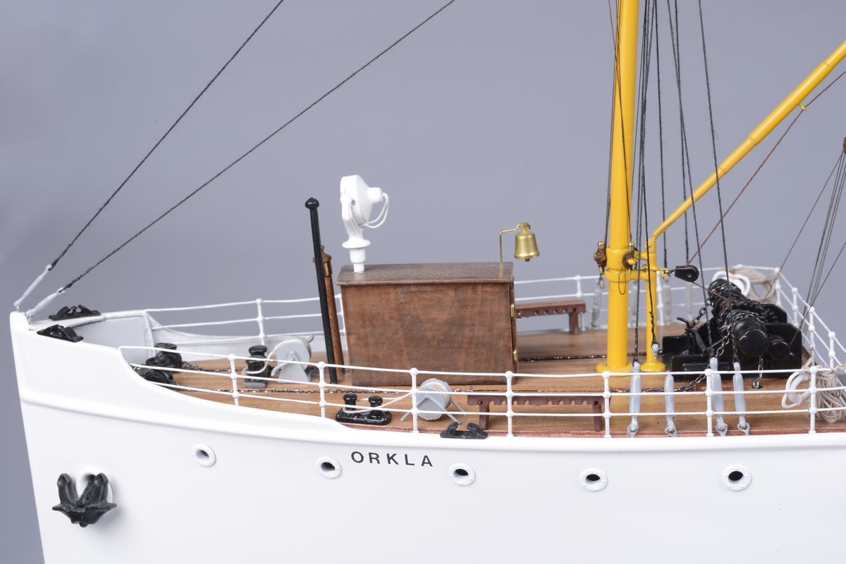 Modell av båten D/S Orkla som var eid og drevet av Chr. Salvesen & Chr. Thams mellom 1908-1949.