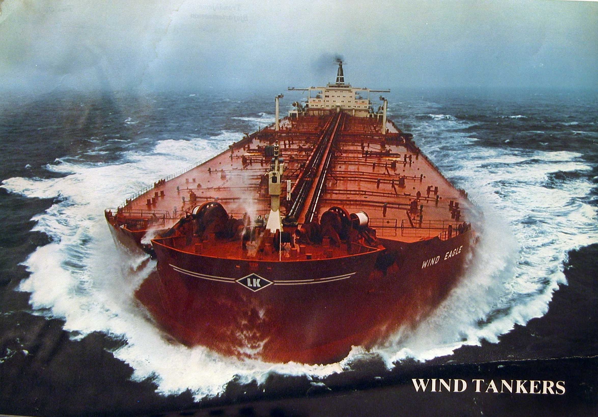 M/T "Wind Eagle" i fart på åpent hav.