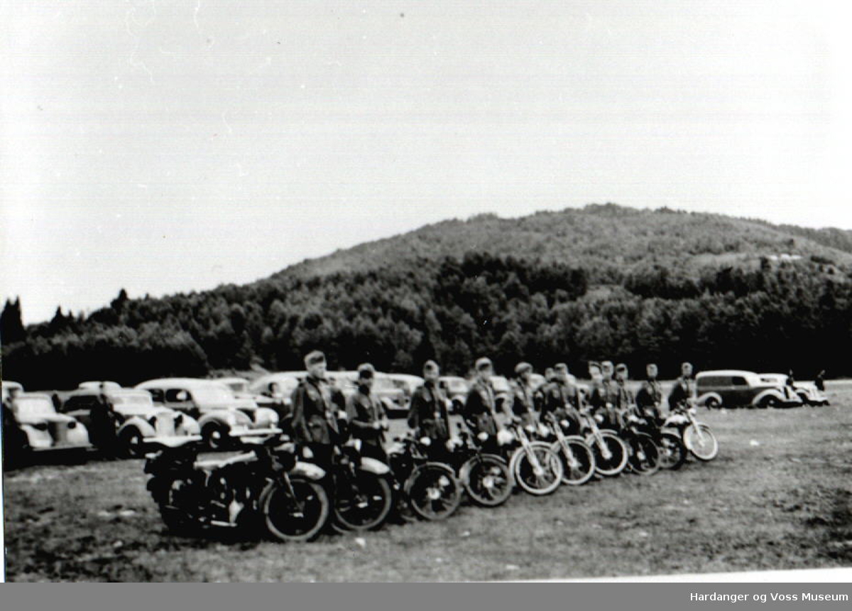 tyske soldatar, uniformar, bilar, motorsyklar