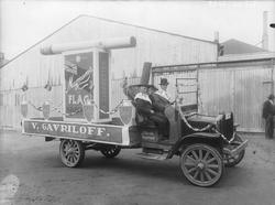 Vognmann Johan Nerviks Denby lastebil med reklame for Magnum