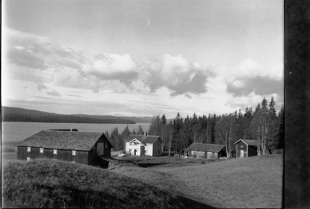 Ringsaker, Sør-Mesna, Bergundbakken gård, Sørmessenvegen 807, (Haug gård etter eier Ole Haug i 1940)
