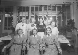 Betjeningen ved den nye jernbanerestauranten