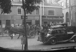 Kø foran Adresseavisen