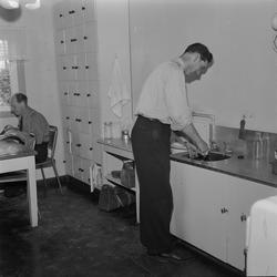 Lademoen brannstasjonen.  Brannmenn på kjøkkenet.