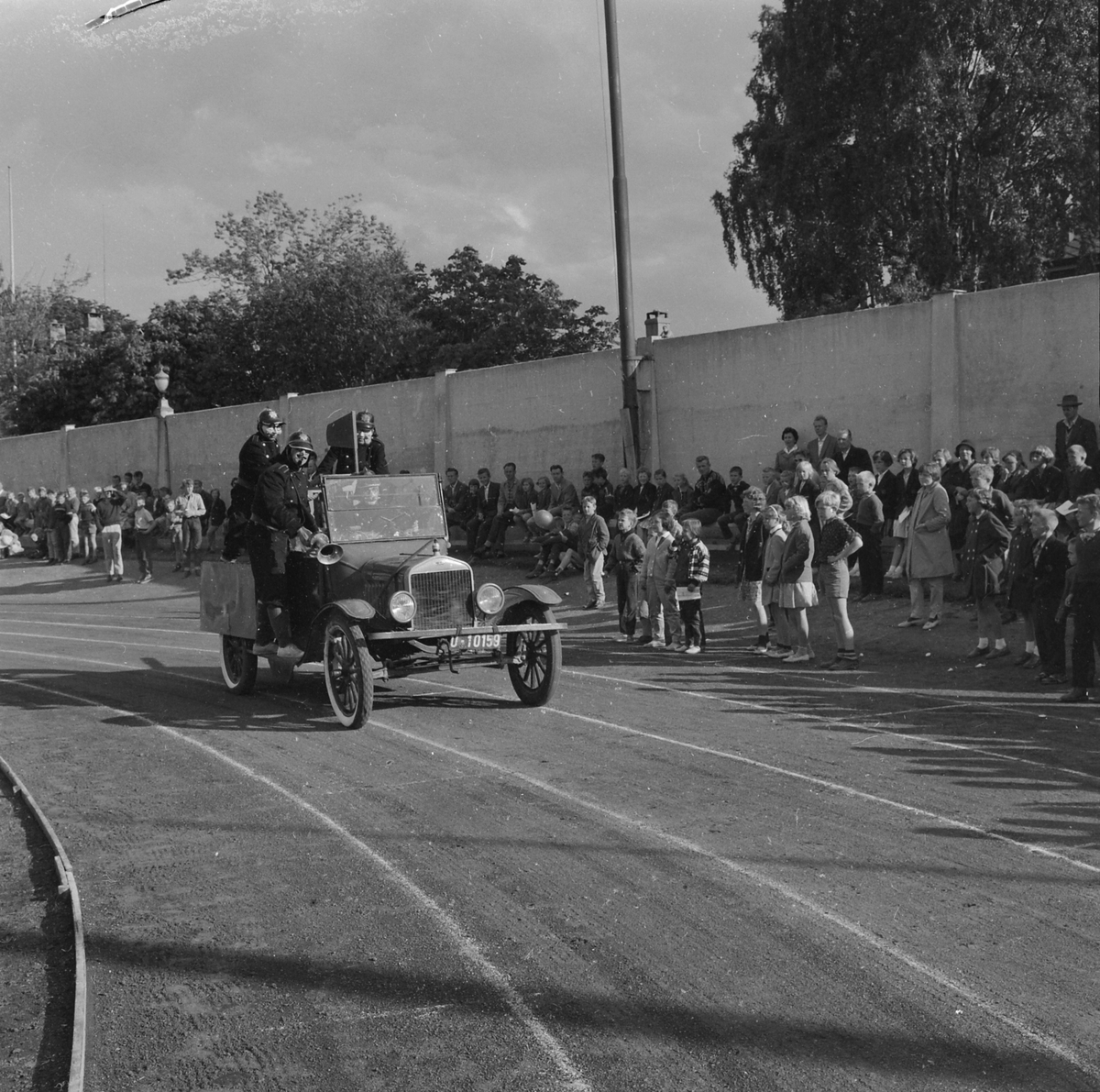Brannmannsdagen 1960. Opptog på Stadion med T-Ford