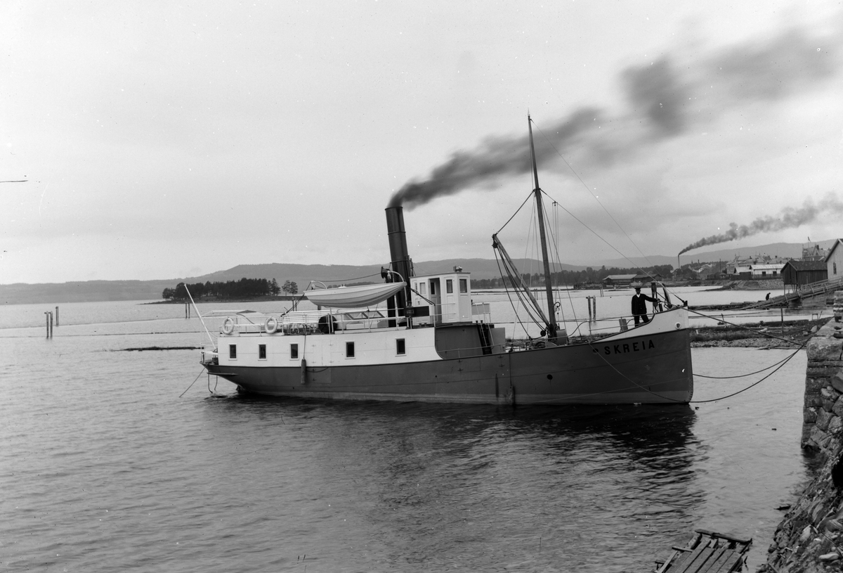 Hamar Jernstøperi og Mekaniske Verksted, Ham-Jern, Espern, mjøsbåten D/S Skreia, satt inn maskin og innredning på Hamar jernstøperi i 1902, Vesle-Mjøsa,

