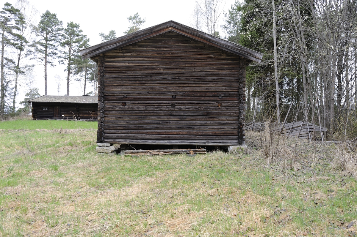 Driftsbygning, fjøslåve domkirkeodden / digitaltmuseum Stuen og farve
