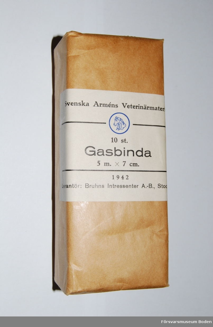 Förpackning med 10 st gasbindor avsedda för häst eller hund. Daterad 1942.