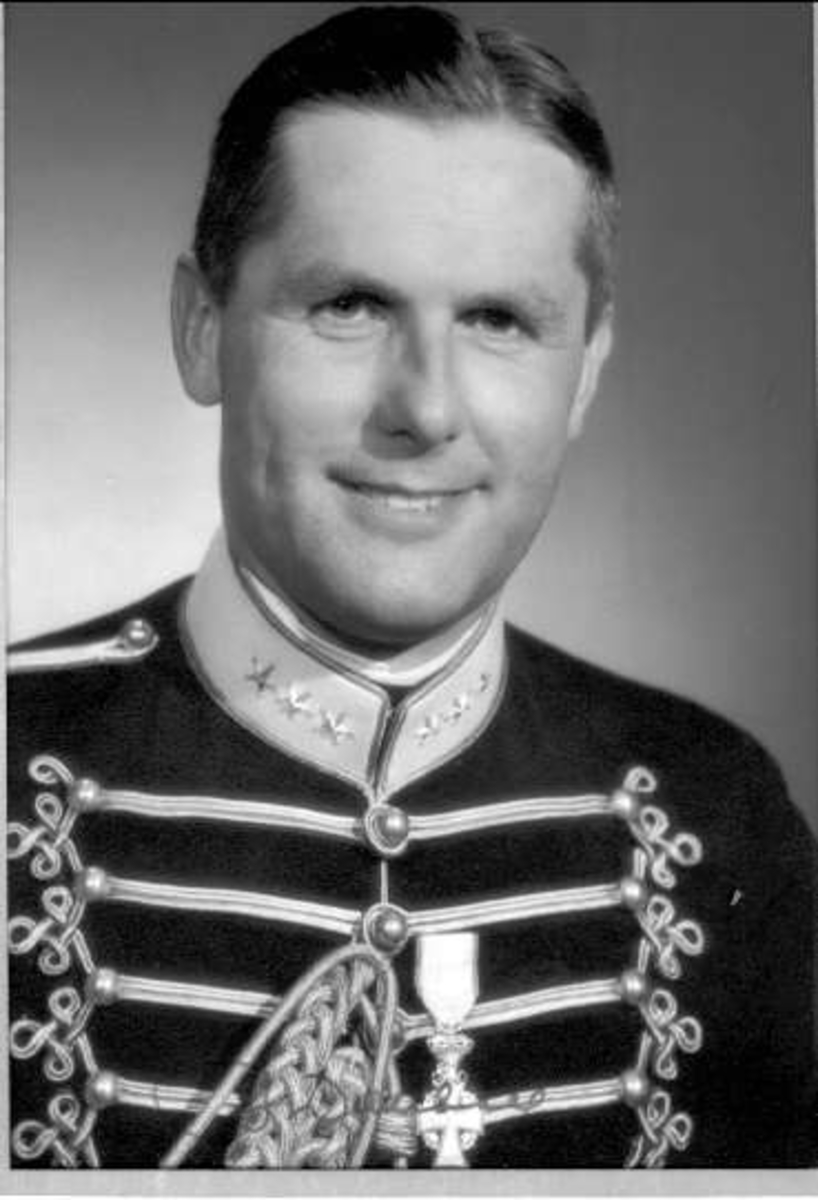 Porträtt av Börje Wallberg, officer K 3, tränginspektör, mycket duktig filatelist.