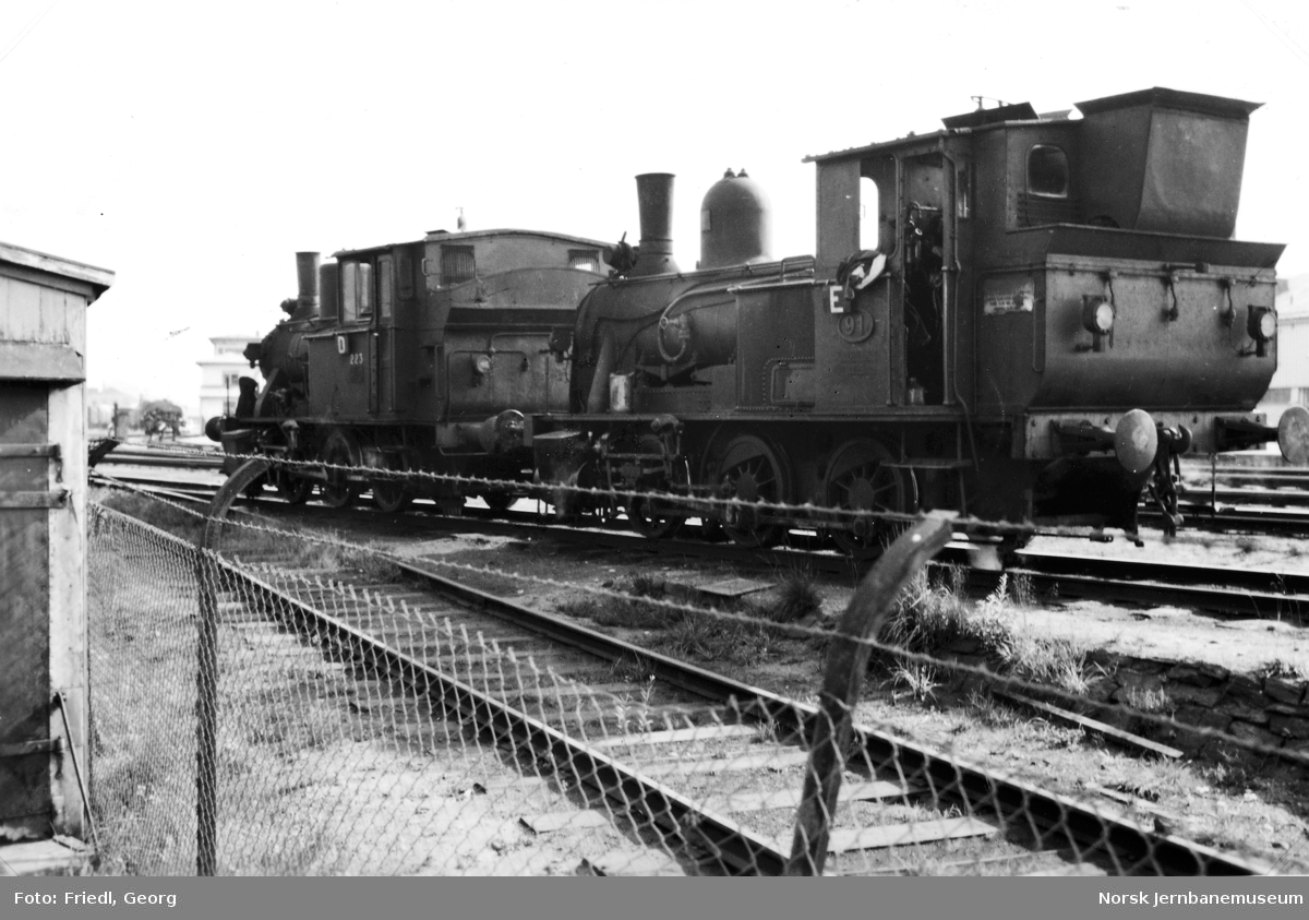 Damplokomotiv type 25a nr. 223 pg 43a nr. 91 på Trondheim stasjon