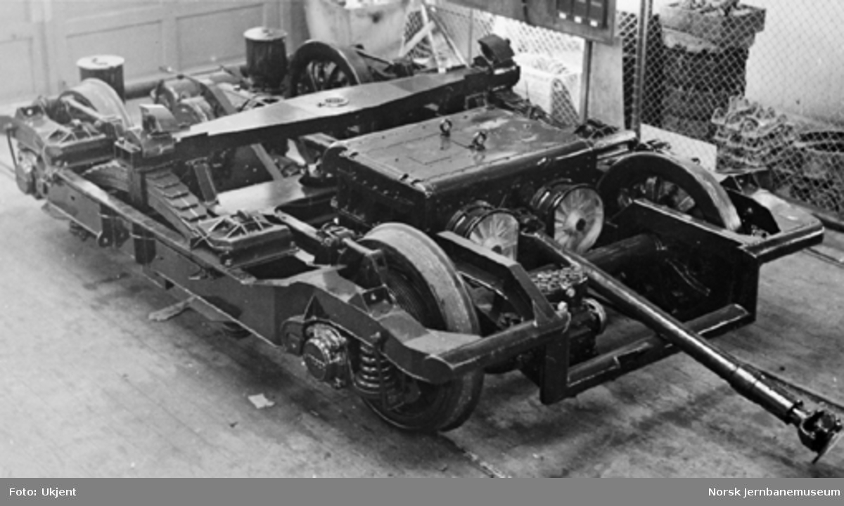 Dieselmotorvogn litra Cmo type 6a nr. 18243; boggi med Voith hydraulisk veksel og akseldrev