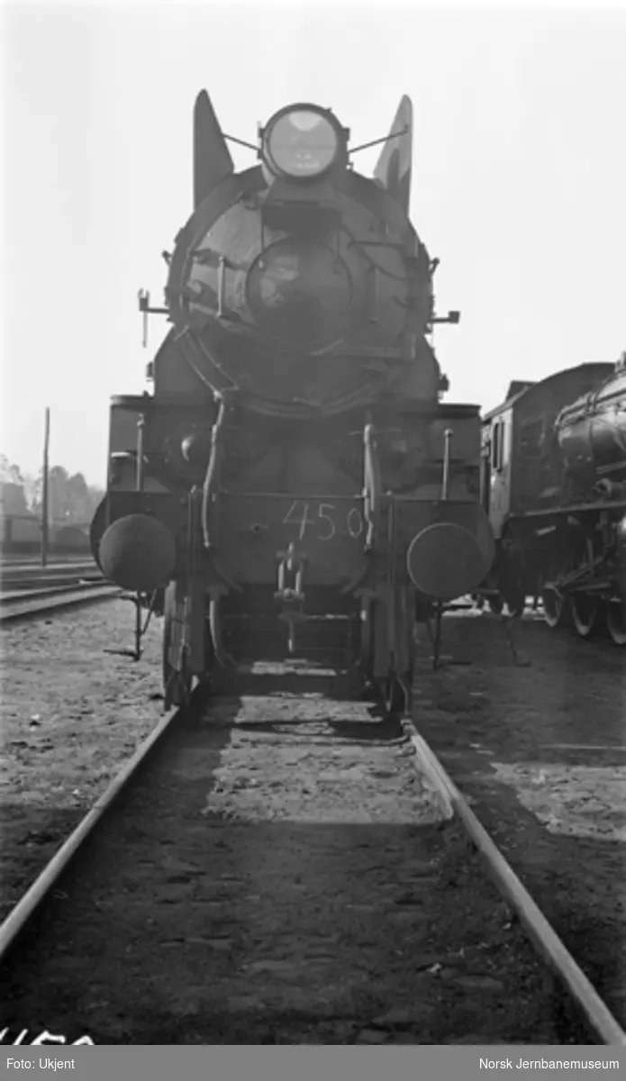 Damplokomotiv type 31b nr. 450 i Lodalen; sett forfra