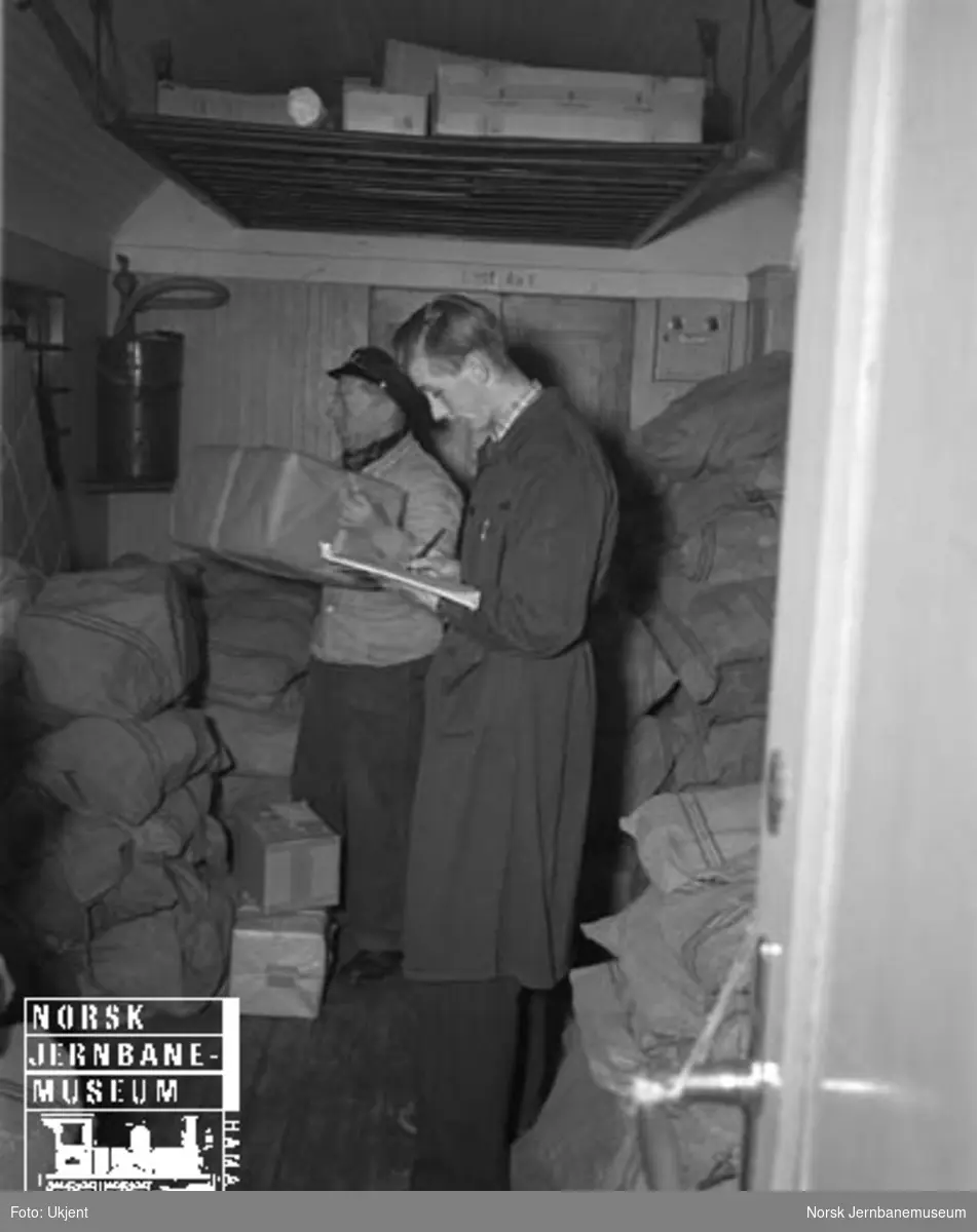 Postekspedisjonen i Dovrebanens nattog 405, behandling av pakkepost