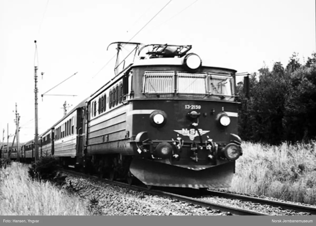 Elektrisk lokomotiv El 13 nr. 2159 med persontog