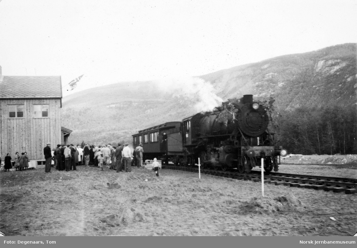 Første tog Kjemåga-Røkland på Røkland (Saltdal) stasjon før retur