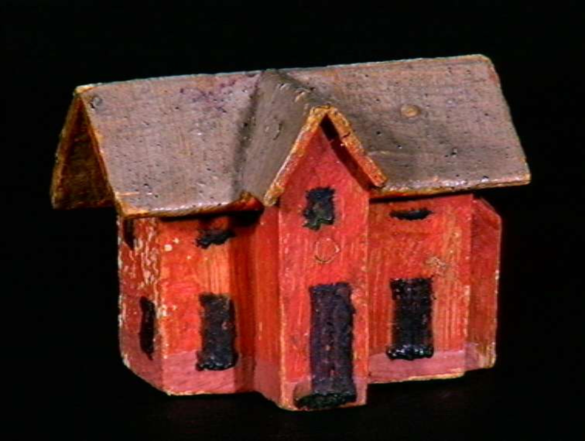 Sett med ca 200 leketøyhus laget av tre i forskjellige former og farger.