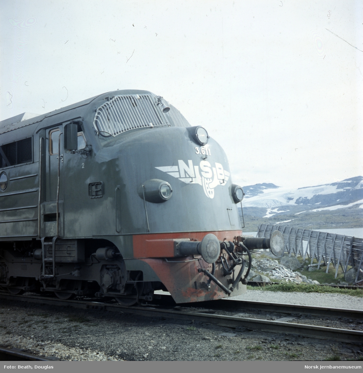 Diesellokomotiv Di 3 611, fronten, på Finse stasjon