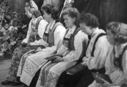 Bryllup i Gol stavkirke på Norsk Folkemuseum i 1949.