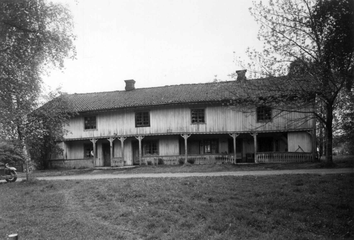 Hofsrud, Nes, Romerike, Akershus 1952. Våningshus.