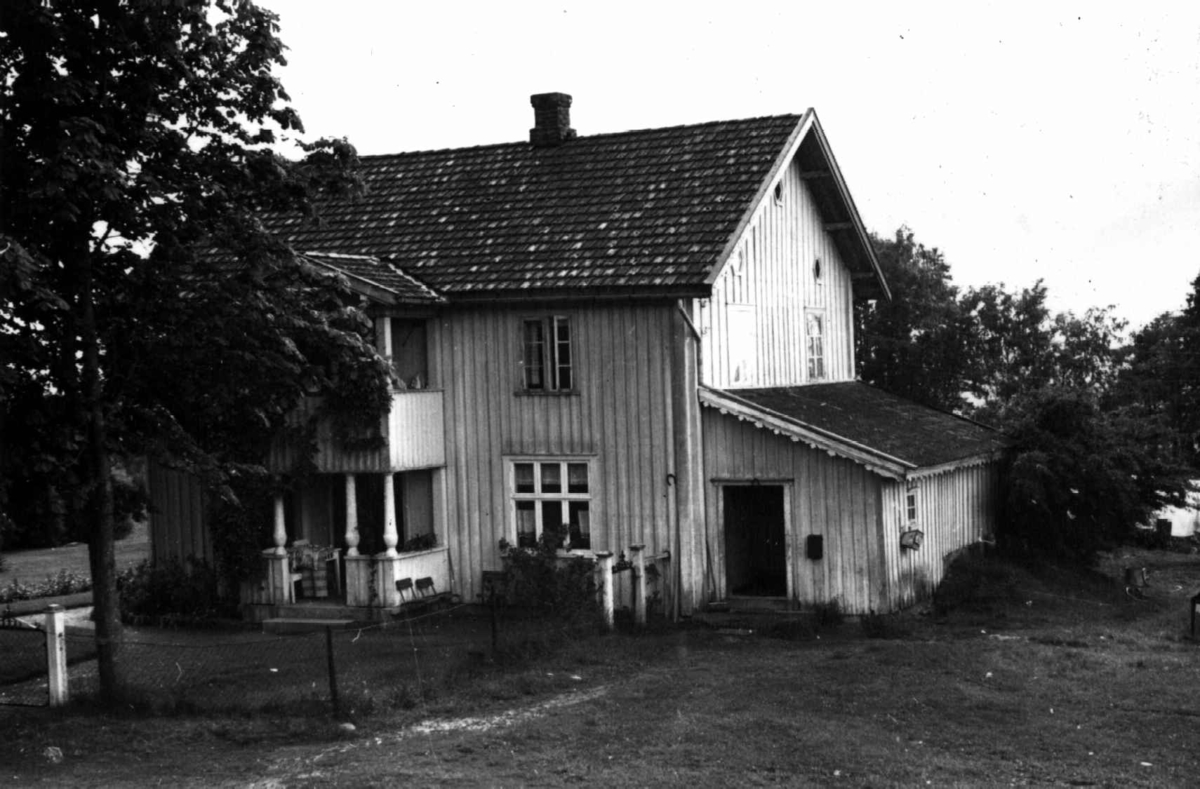 Skjørten, Askim, Østfold.
Fra dr. Eivind S. Engelstads storgårdsundersøkelser 1954.
