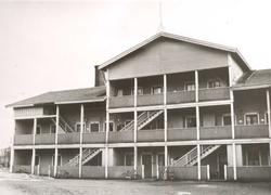 En av brakkene ved "Norska sågen", Kotka. Kirkebygningen.