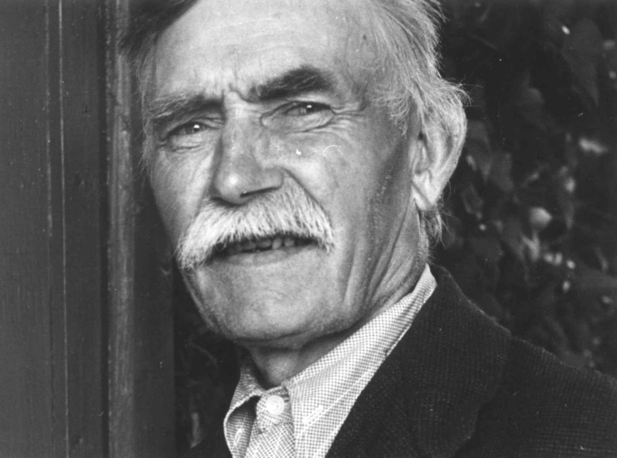 Portrett av Onkel Lars hjemme på Stokke. Lista 1941.