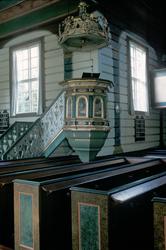 Prekestolen i Dybvåg kirke.